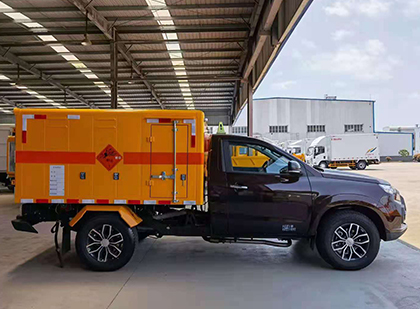 措勤爆破器材运输车
